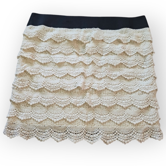 🔥5 FOR $25🔥Maurices Lace Tiered Mini Skirt, Size Large - Picture 2 of 7